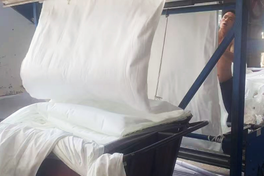 Farvning fabrikken produktion-grå klud flip område